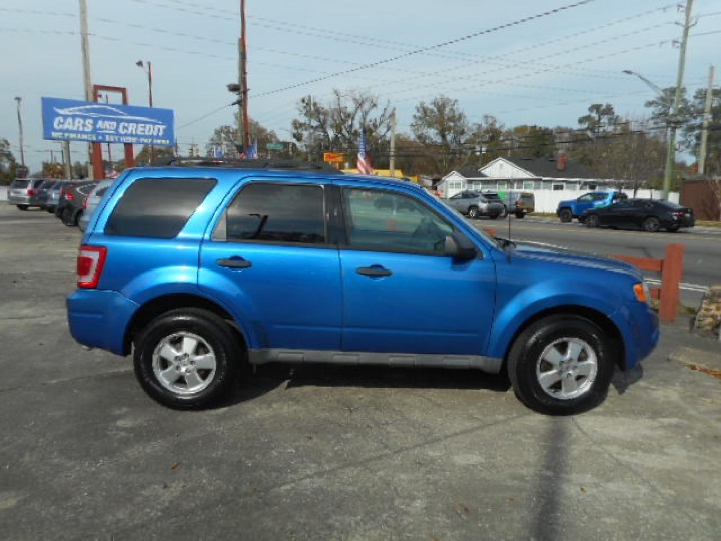 2012 BLUE FORD ESCAPE XLT (1FMCU0D74CK) , located at 10405 Abercorn Street, Savannah, GA, 31419, (912) 921-8965, 31.988262, -81.131760 - Photo#4